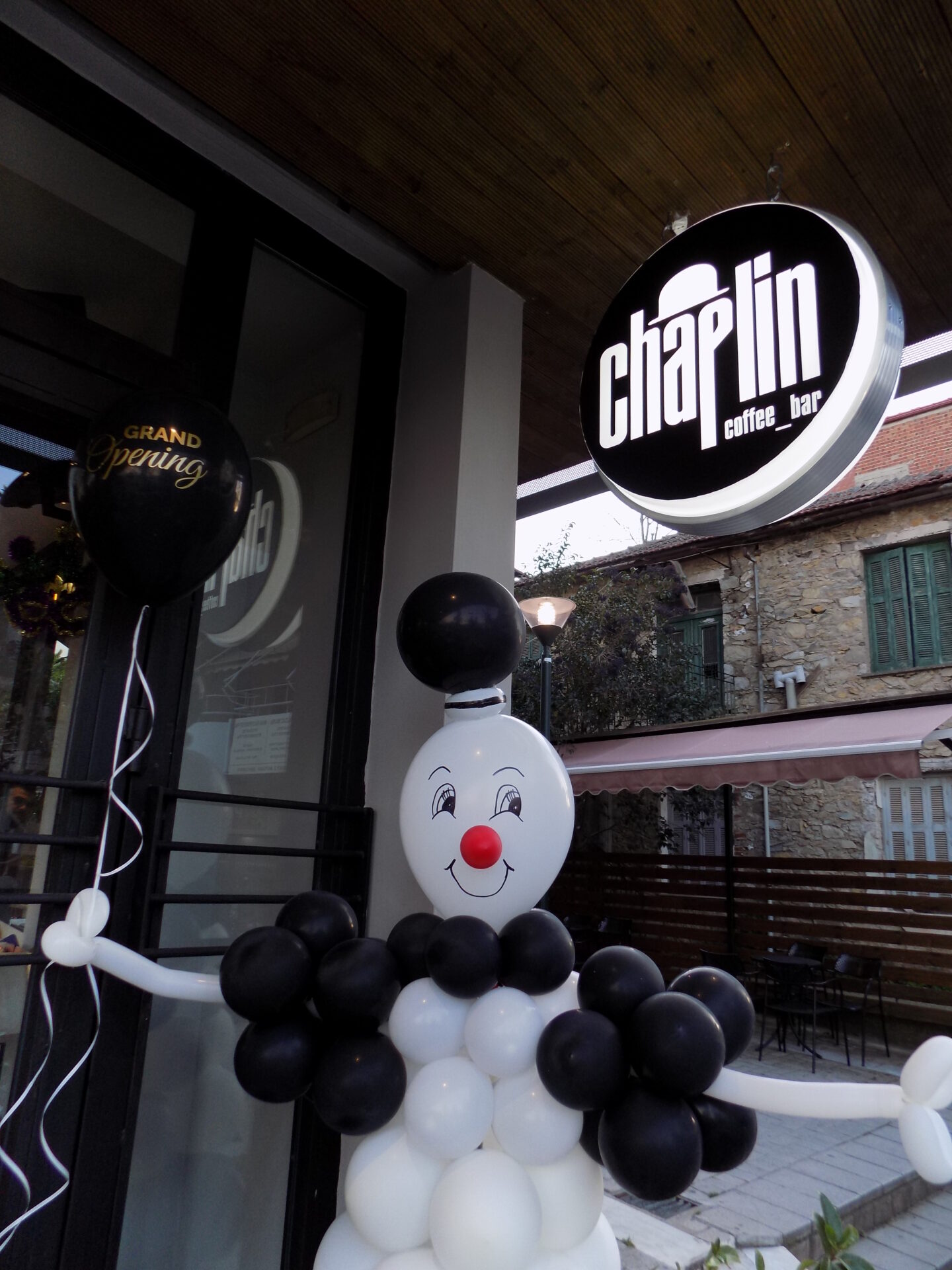 DSCN9246 ΔΙΑΚΟΣΜΗΣΗ ΓΙΑ ΕΓΚΑΙΝΙΑ ΚΑΤΑΣΤΗΜΑΤΟΣ CHAPLIN - Image 2