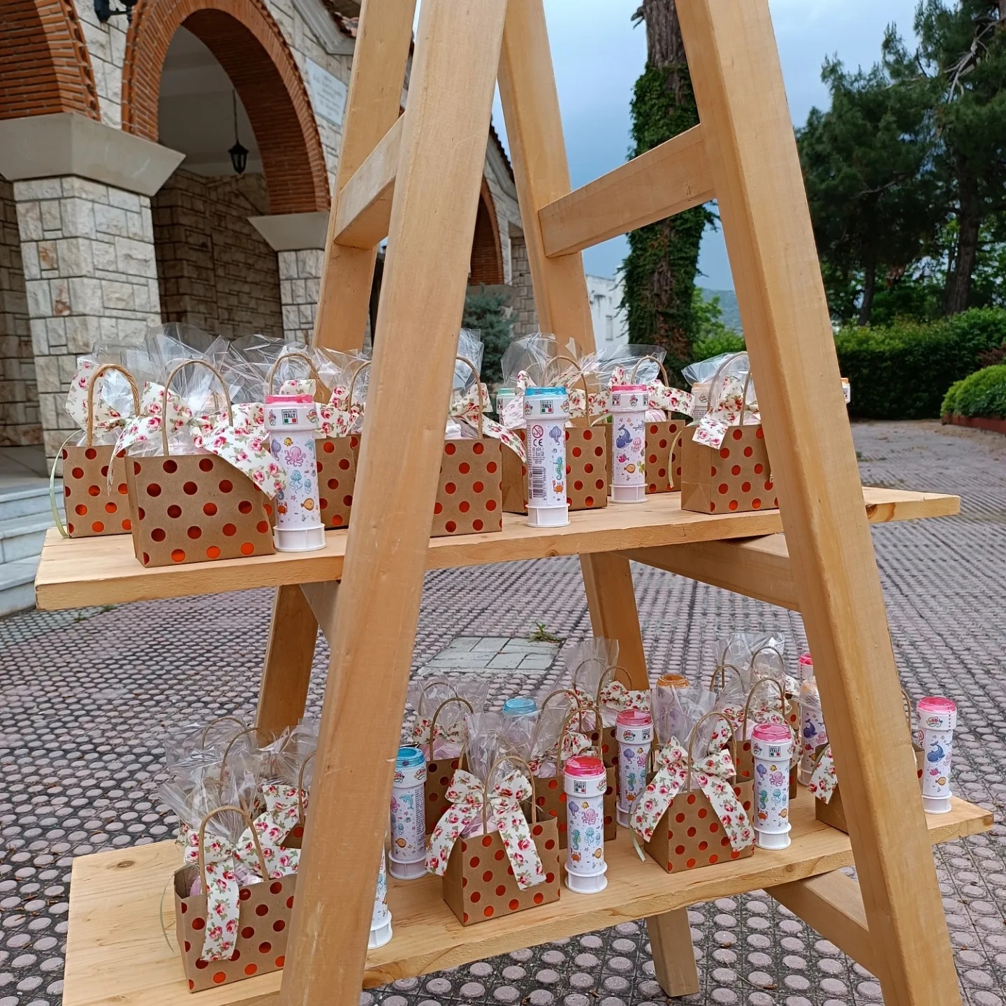 350110911_1308007133480642_4211402612577263656_n ΑΙΣΘΗΤΙΚΗ ΒΙΝΤΑΤΖ ΚΑΙ ΑΡΩΜΑ ΛΟΥΛΟΥΔΙΩΝ ΣΤΗΝ ΒΑΠΤΙΣΗ ΤΗΣ ΕΥΜΟΡΦΙΑΣ - Image 10