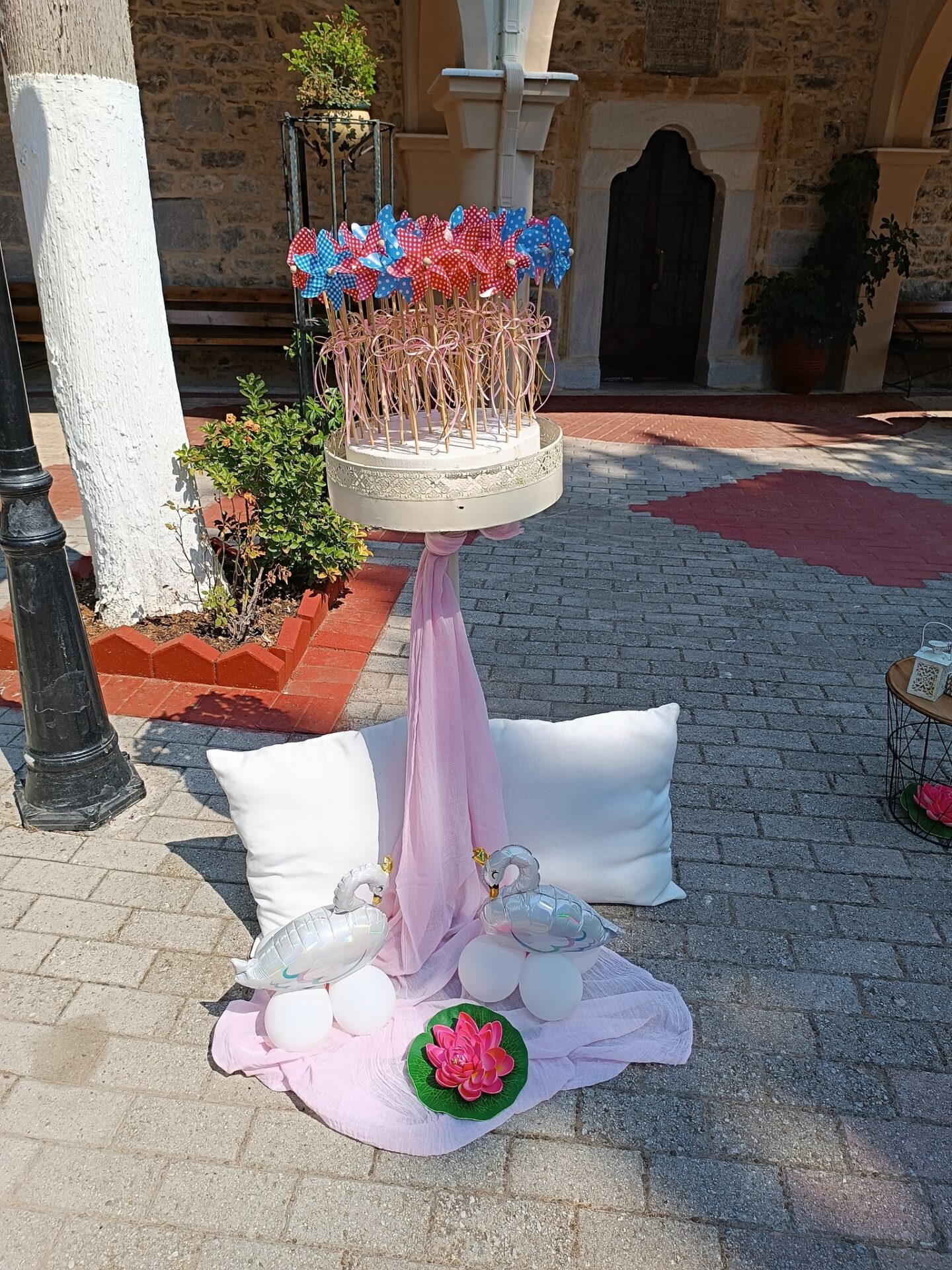 373035907_6292053640920050_2002869436530122307_n SWEETS FLOWERS AND SWANS ΓΙΑ ΤΗΝΒΑΠΤΙΣΗ ΤΗΣ ΝΙΚΟΛΕΤΑΣ - Image 5