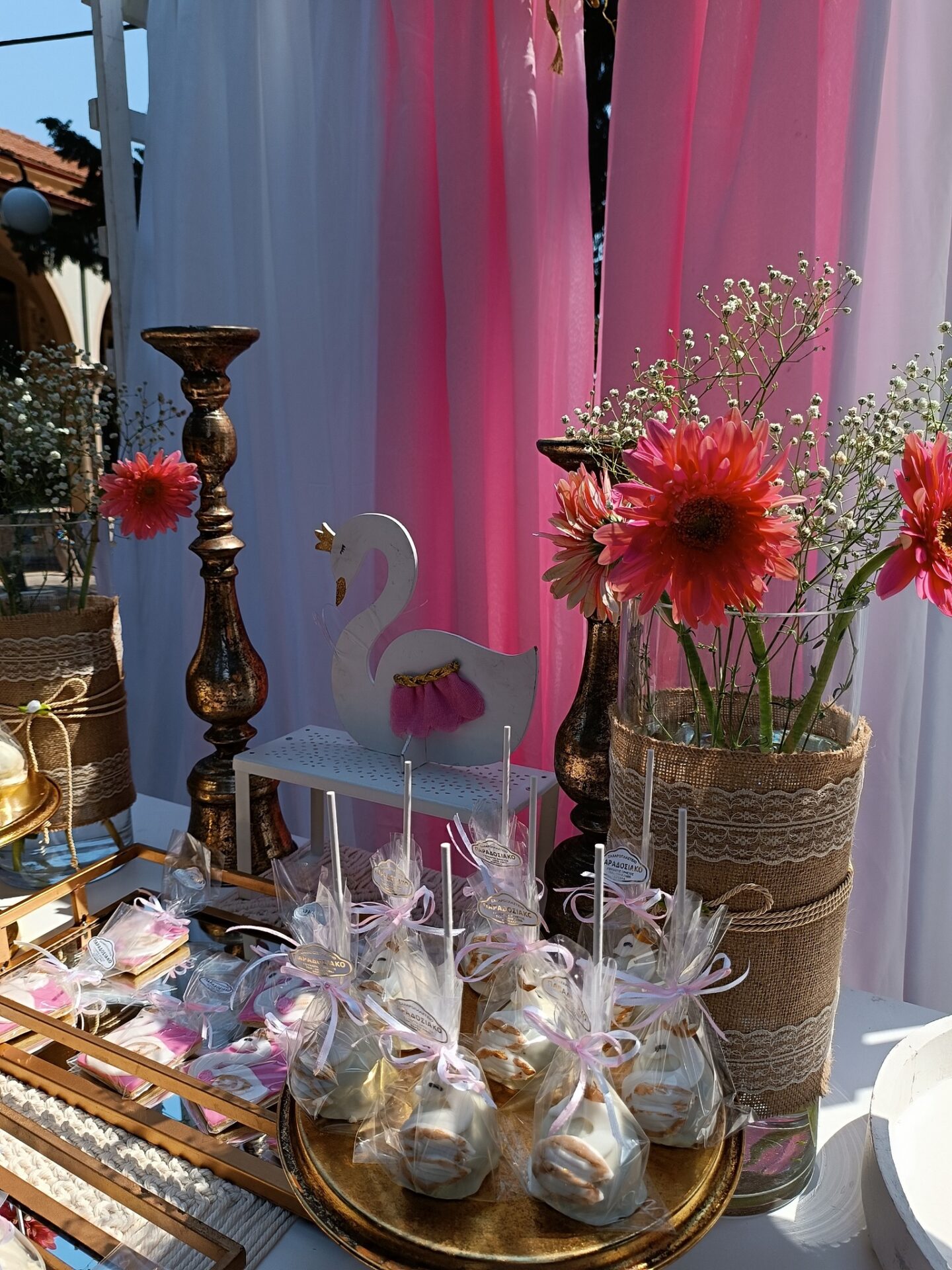 374250364_6292052987586782_1702811599429311255_n SWEETS FLOWERS AND SWANS ΓΙΑ ΤΗΝΒΑΠΤΙΣΗ ΤΗΣ ΝΙΚΟΛΕΤΑΣ - Image 7