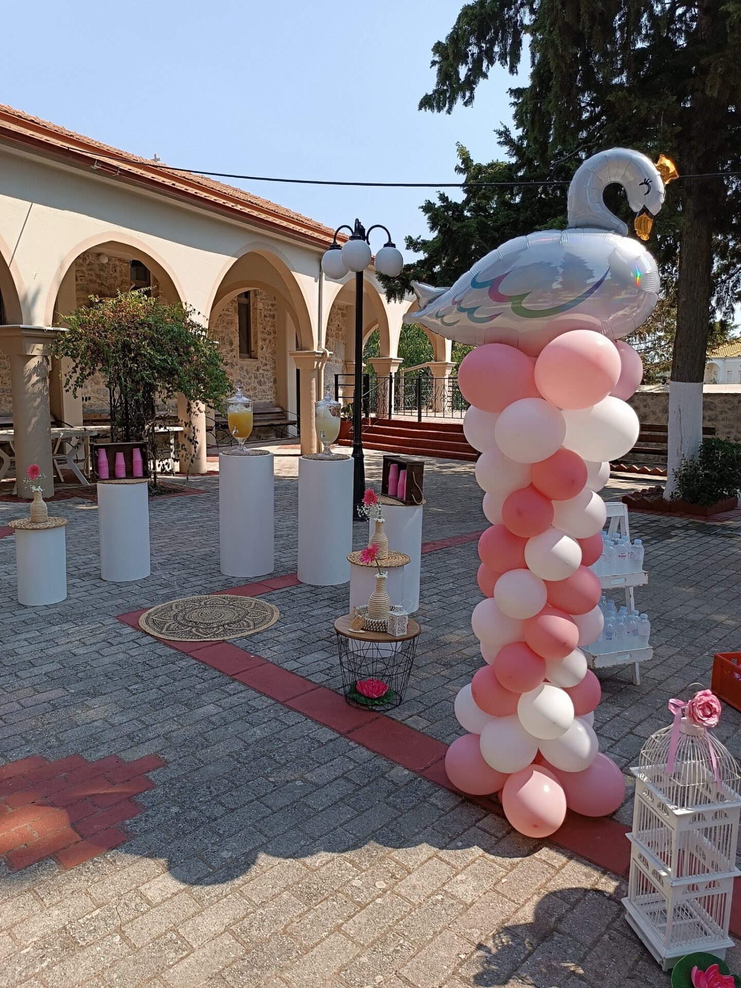374894075_6292053444253403_3504283929059323194_n SWEETS FLOWERS AND SWANS ΓΙΑ ΤΗΝΒΑΠΤΙΣΗ ΤΗΣ ΝΙΚΟΛΕΤΑΣ - Image 4