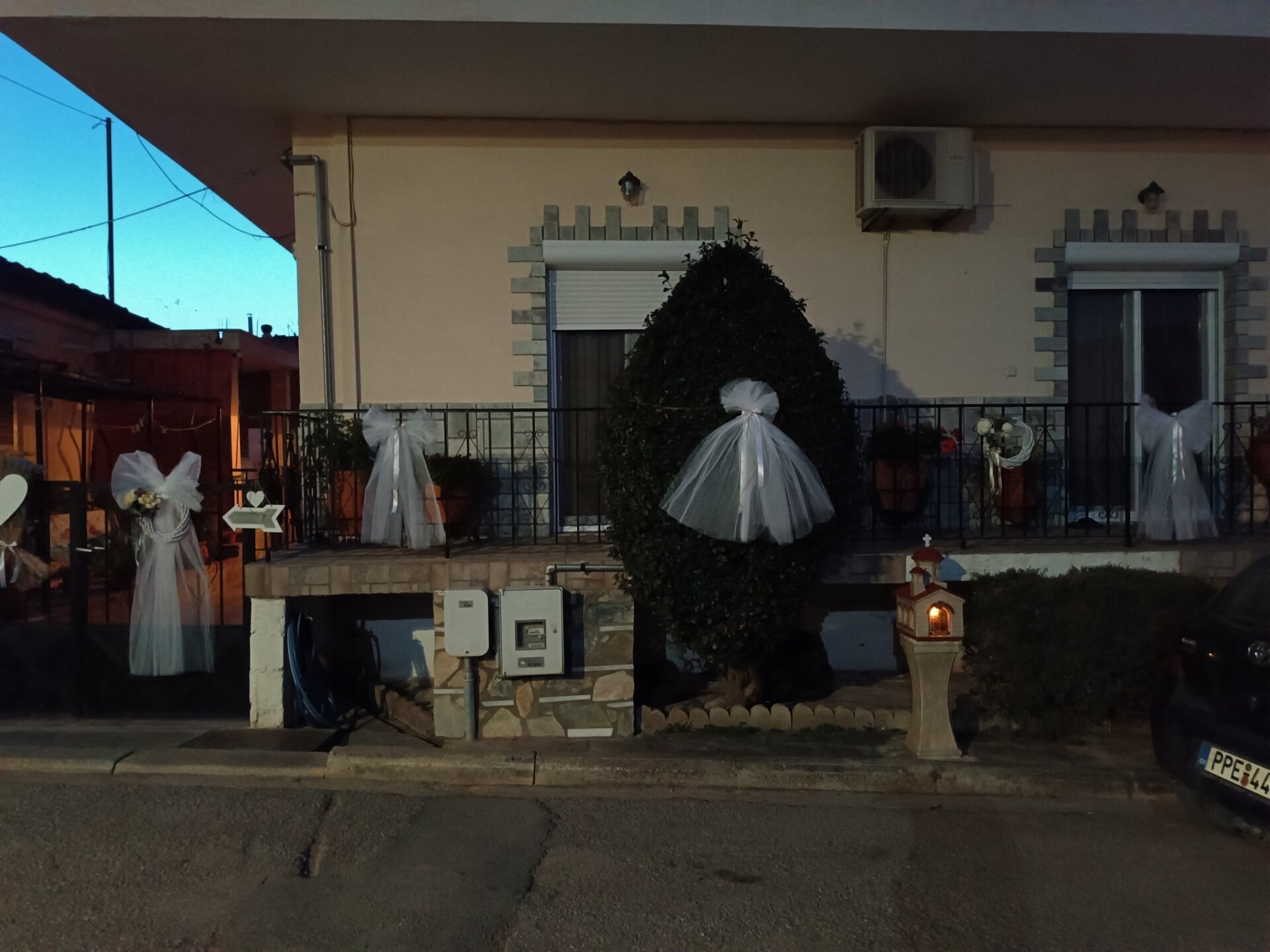 424591058_6872703806188361_5571878049837911522_n ΔΙΑΚΟΣΜΗΣΗ ΑΥΛΗΣ ΣΠΙΤΟΥ ΜΕ ΡΟΜΑΝΤΙΚΗ ΔΙΑΘΕΣΗ - Image 10