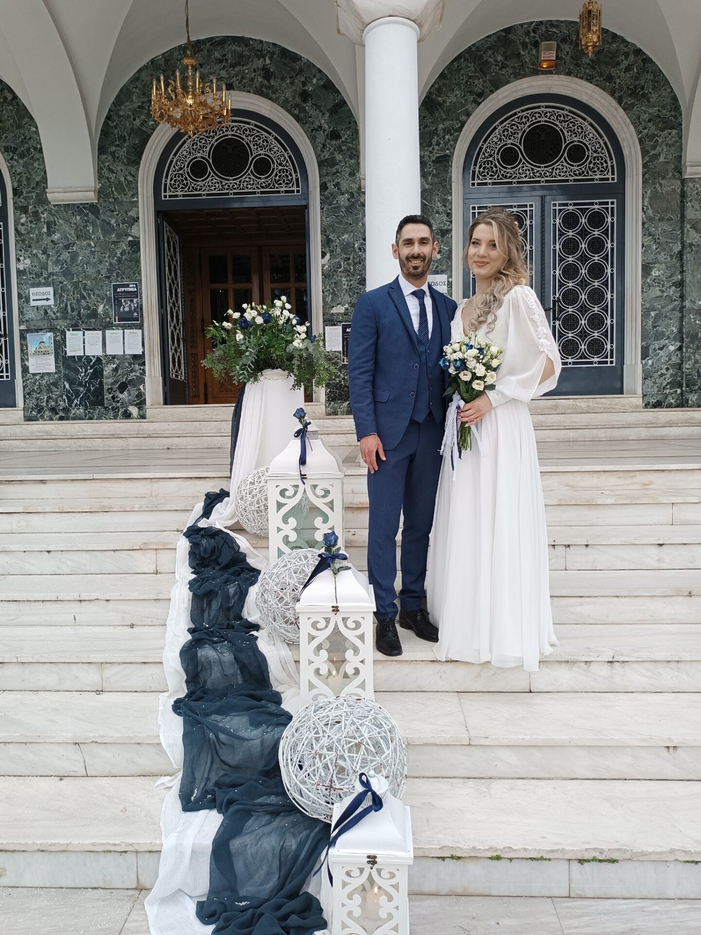 424667151_6892567244202017_1058801241282161655_n ΔΙΑΚΟΣΜΗΣΗ ΧΕΙΜΕΡΙΝΟY ΓΑΜΟY ΣΕ DARK BLUE ΤΟΝΟΥΣ - Image 1