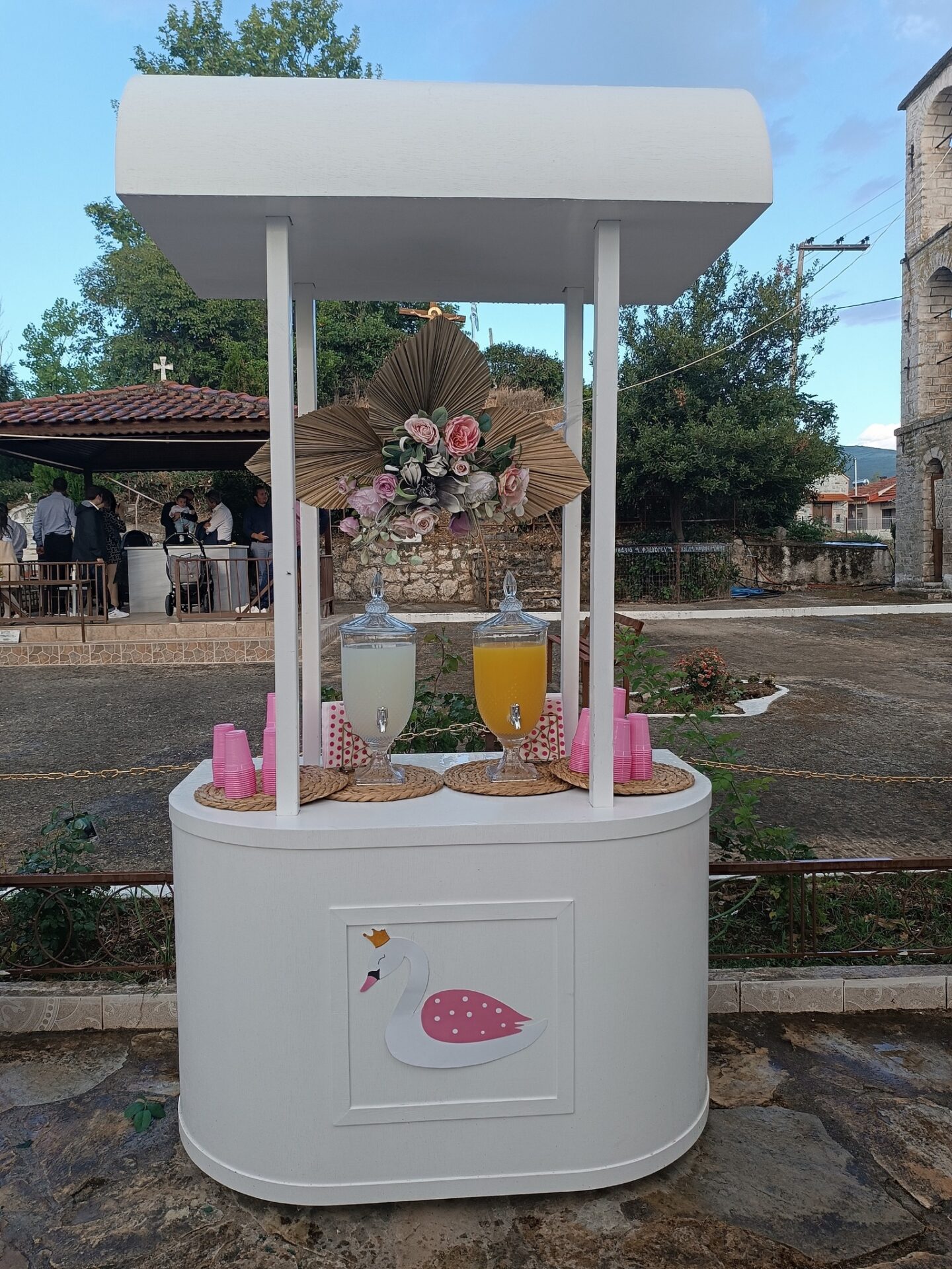441181507_7244509802341091_1241247714013891423_n ΟΝΕΙΡΙΚΗ ΒΑΠΤΙΣΗ ΜΕ ΚΥΚΝΟΥΣ ΚΑΙ ΛΟΥΛΟΥΔΙΑ ΓΙΑ ΤΗΝ ΜΙΚΡΗ ΓΕΩΡΓΙΑ - Image 5