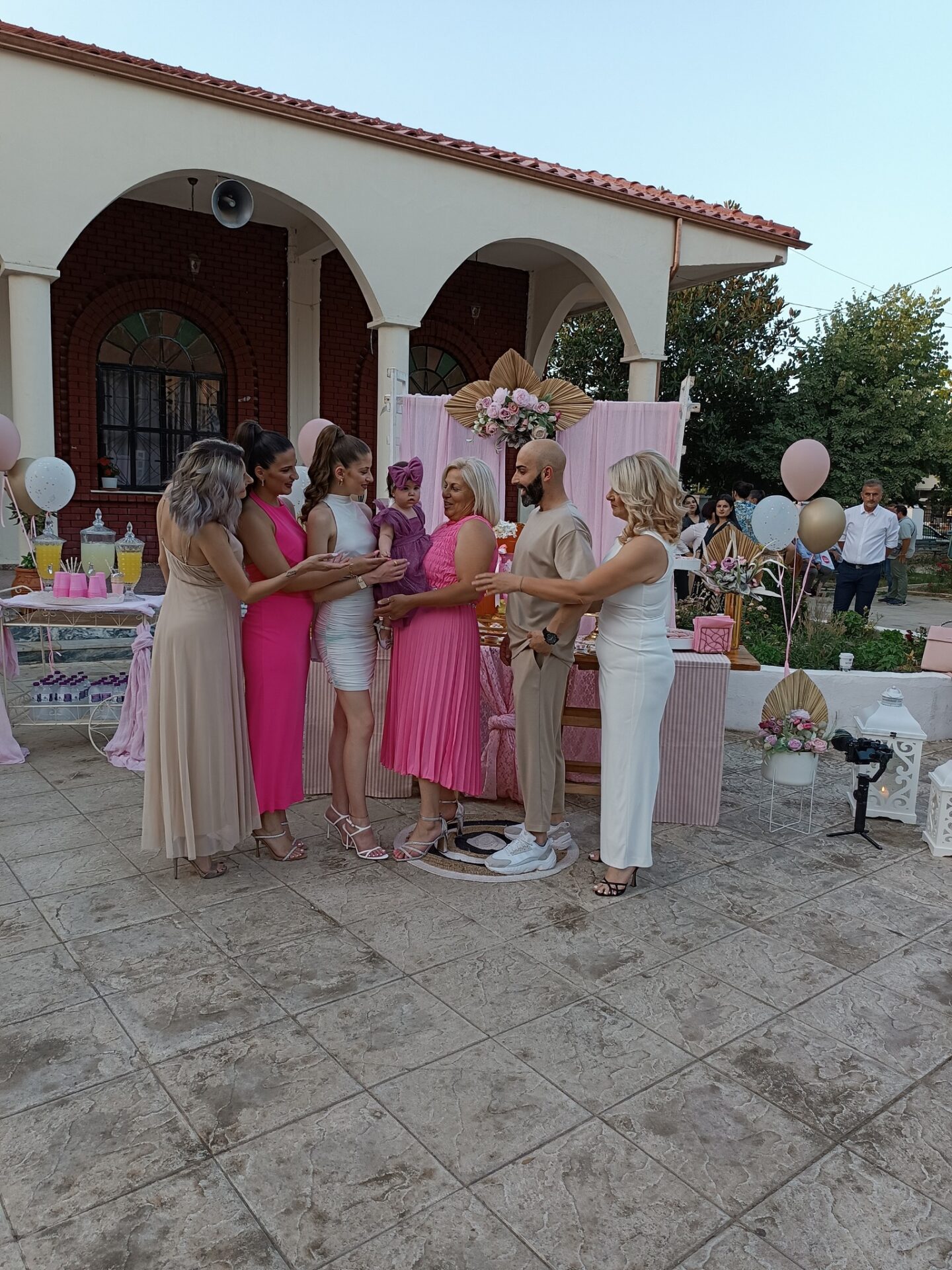 450164720_7519599188165483_820369302901886286_n ΒΑΠΤΙΣΗ ΣΕ ΡΟΖ ΤΟΝΟΥΣ ΜΕ ΑΡΚΟΥΔΑΚΙΑ ΚΑΙ ΓΛΥΚΕΣ ΛΕΠΤΟΜΕΡΕΙΕΣ ΓΙΑ ΤΗΝ ΜΑΡΙΛΙΑ - Image 12